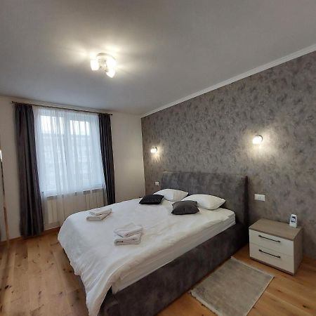Trandafirului Residence Central Szucsáva Kültér fotó