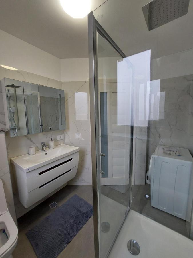 Trandafirului Residence Central Szucsáva Kültér fotó