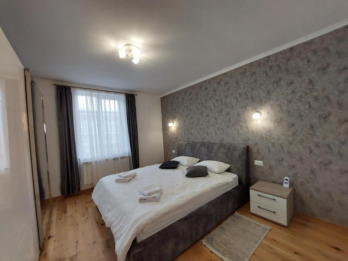Trandafirului Residence Central Szucsáva Kültér fotó